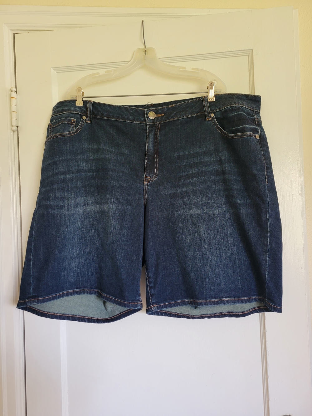 Women Lane Bryant Dark Wash Denim Bermuda Shorts Size 24 - Picture 2 of 10